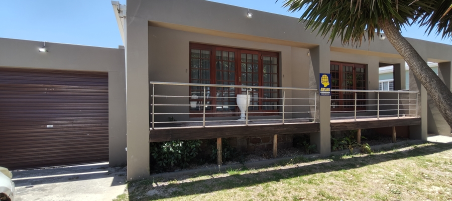 To Let 4 Bedroom Property for Rent in Newton Park Eastern Cape